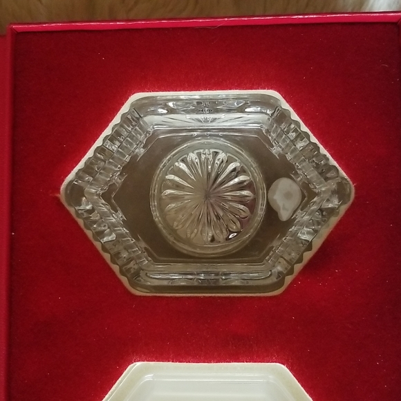 Waterford Songs of Christmas Collection Music Box - Picture 3 of 10